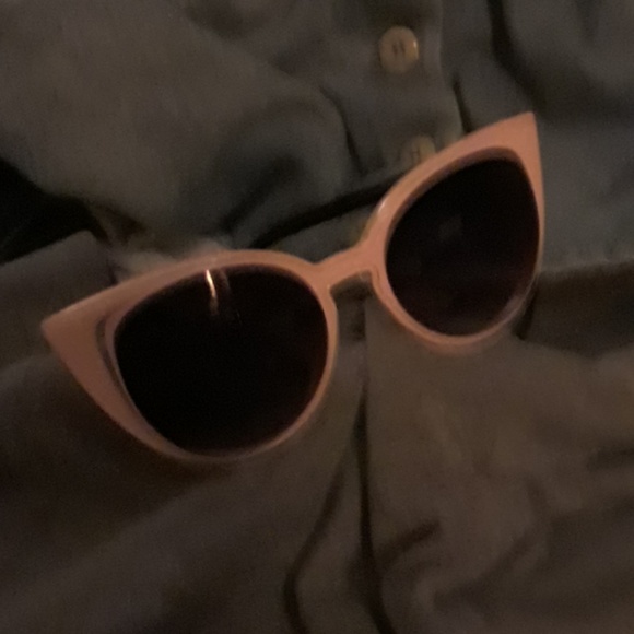 Perverse cats eye sunglasses. - Picture 6 of 7